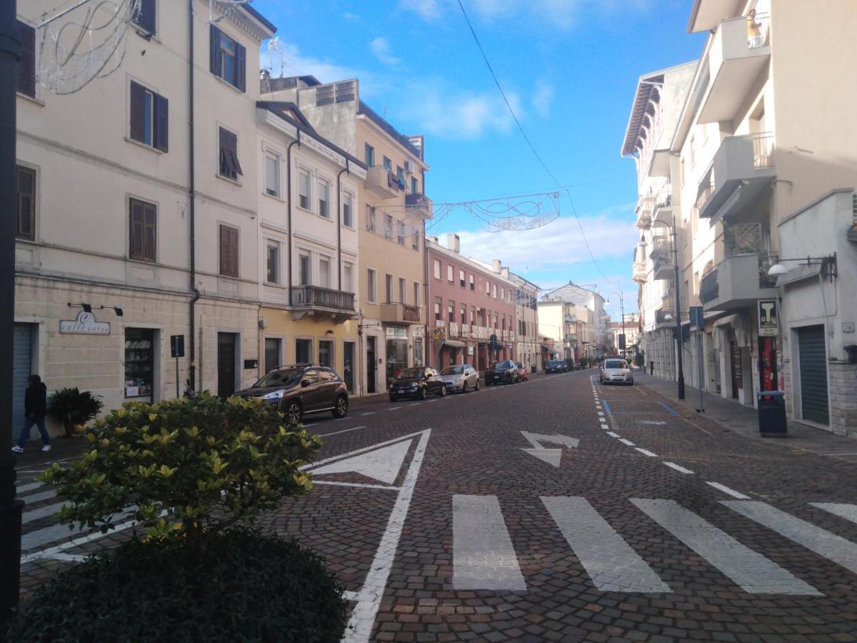 Appartamento Centro Storico Monfalcone Exteriör bild